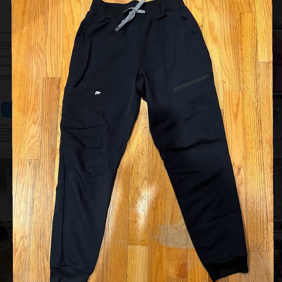 Fabletics Scrub Pants!! - Picture 3 of 3